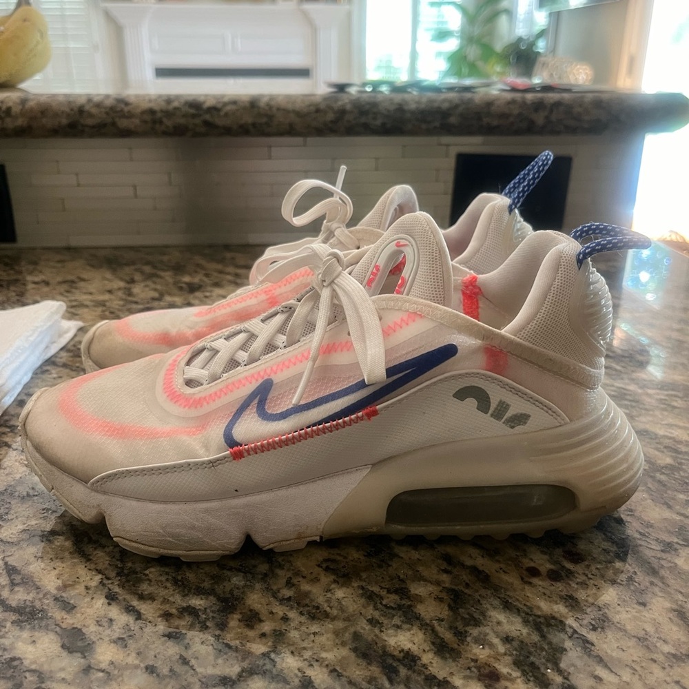 Women’s Nike Air Max 2090 ‘White Flash Crimson’ Size 7.5